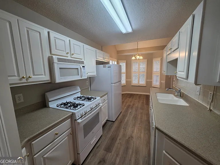 120 Cloverwood Dr — Photo 5