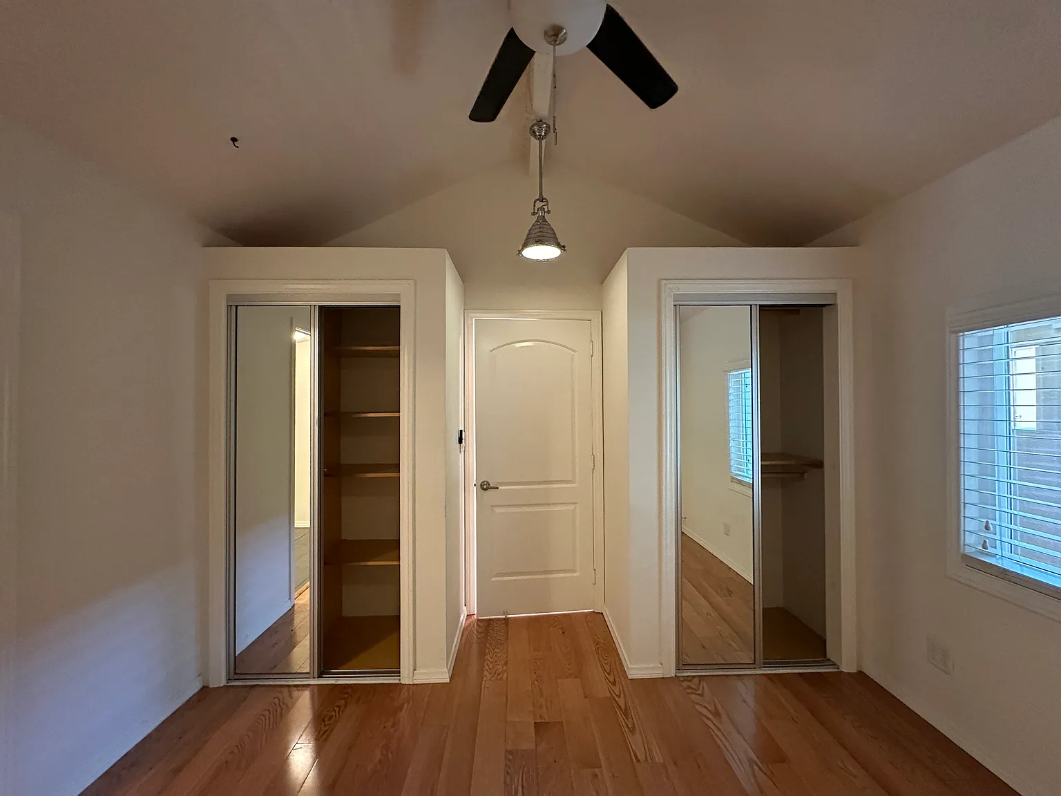 2 bed, 975 sqft, $2,800 — Photo 4