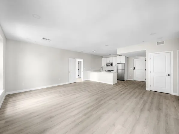 157 Chestnut St #202, Chelsea, MA 02150