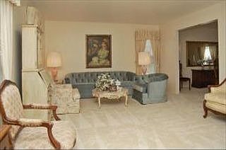 2nd image of 35 Kings Cross Dr