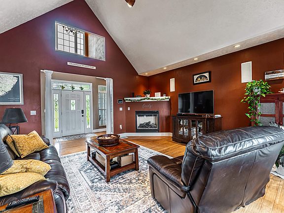 5th image of 8 Allen Cir