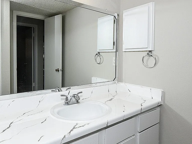 One Bedroom Bathroom Vanity