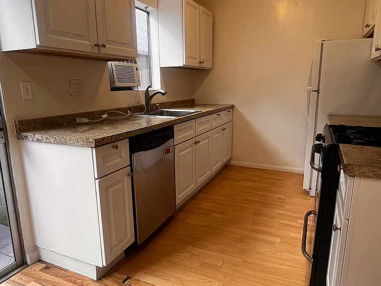 3562 Mentone Ave — Photo 7