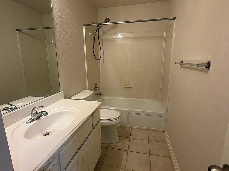 2408 Monroe Dr — Photo 12