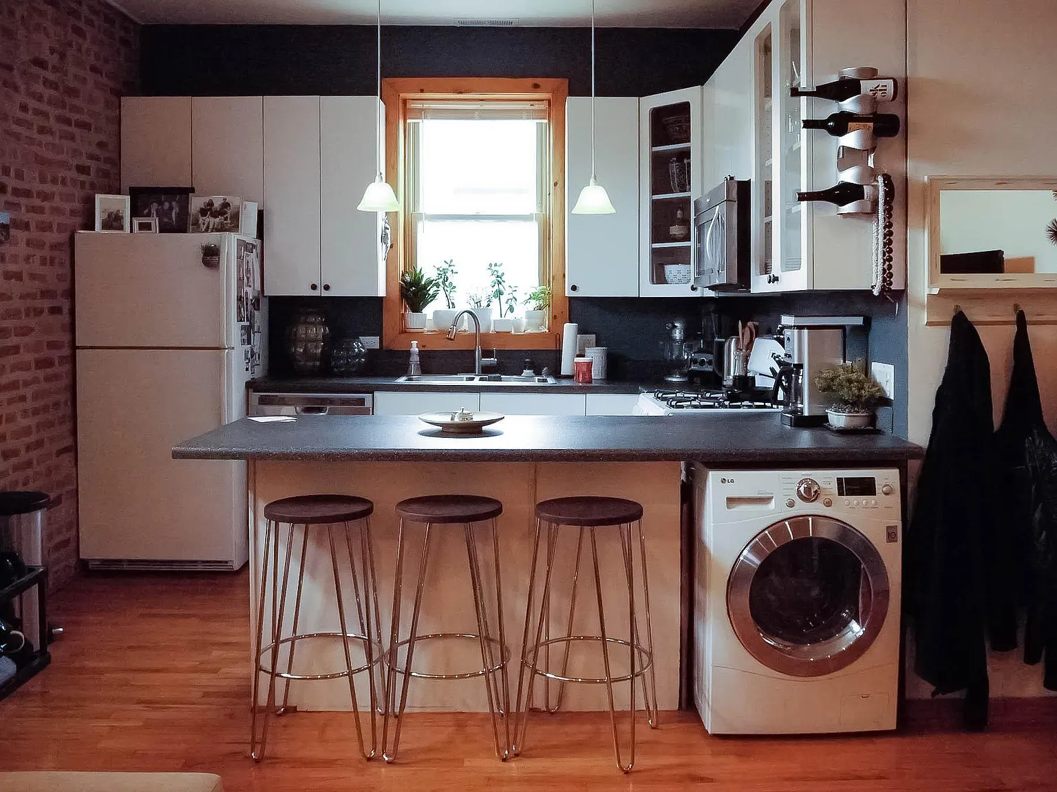 2 bed, 850 sqft, $2,385 — Photo 3