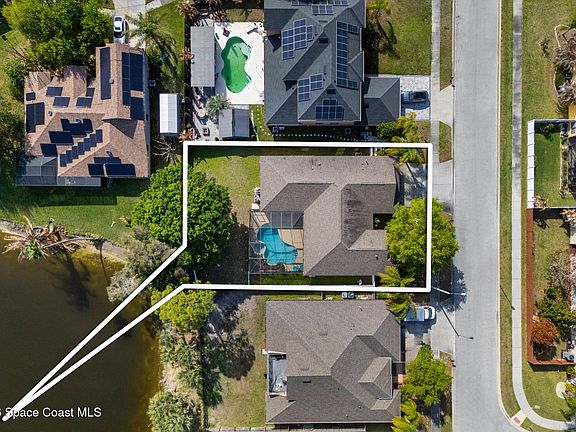 4th image of 1383 Bent Palm Dr