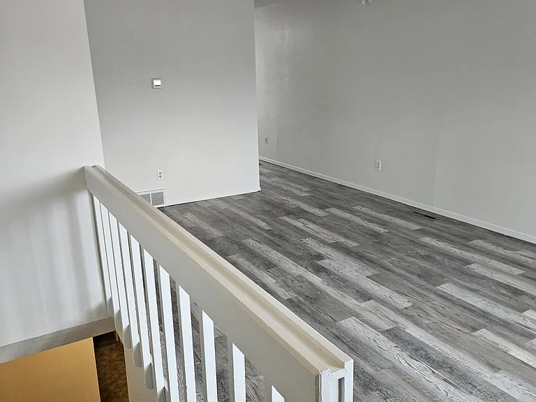 872 Russell St — Photo 3