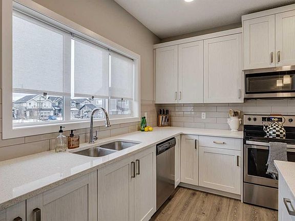 5th image of 221 E Sundown Rd