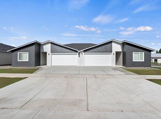 1715 N Selkirk Rd, Greenacres, WA 99016