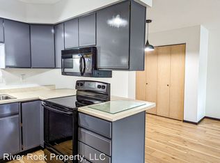 915 9th St S #3, Fargo, ND 58103