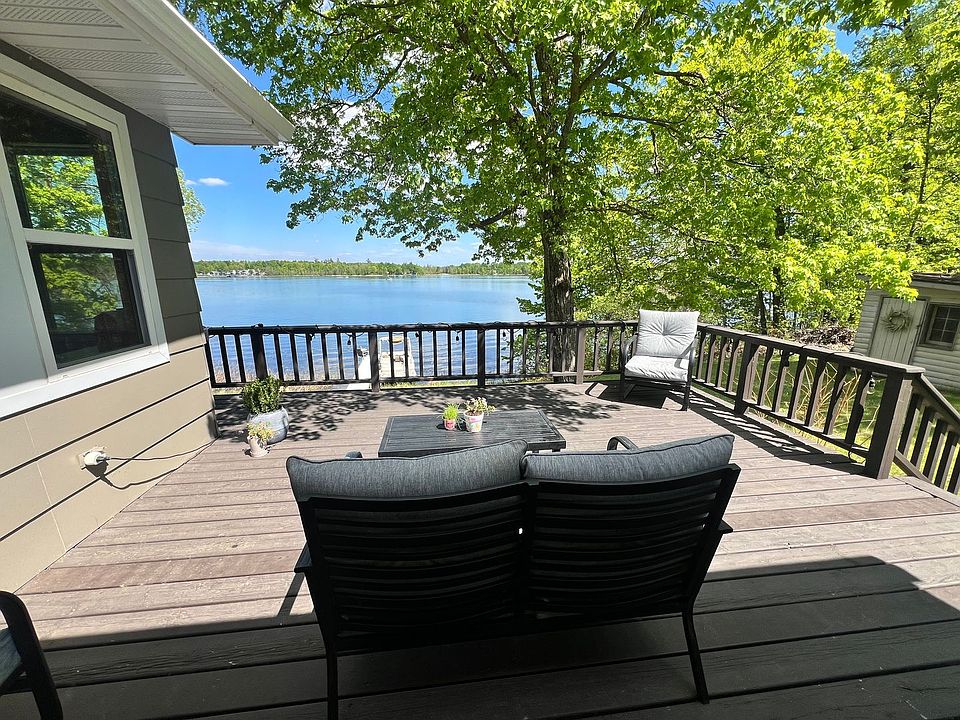 1st image of 1926 Island View Dr NE