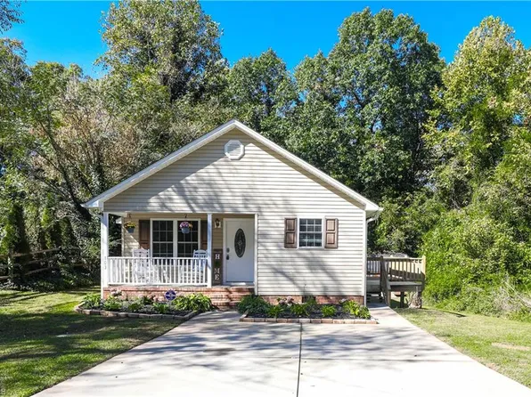 103 Brittany Ln, Randleman, NC 27317
