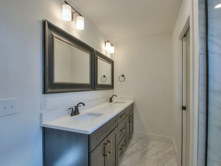 2810 Gear St — Photo 33