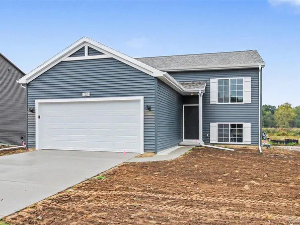 1210 Lockes St, Howell, MI 48843