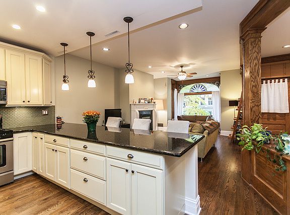 4th image of 824 W Oakdale Ave #1