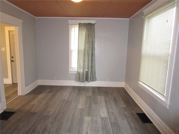 3rd image of 1228 N Sharpsville Ave