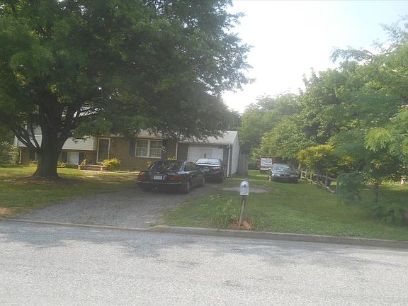3rd image of 1300 Bull Run Dr