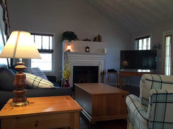 4th image of 170 Boylston Dr