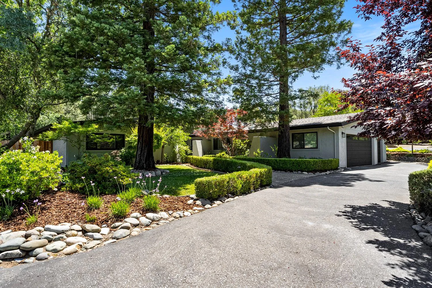 9415 Oak Leaf Way photo 1