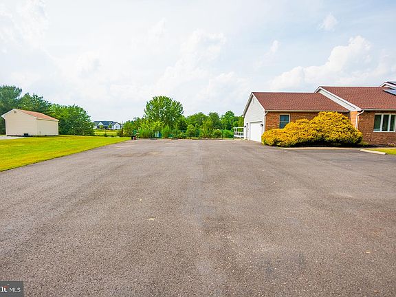 4th image of 619 Sun Haven Dr