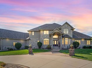 W8669 Hillview Rd, Hortonville, WI 54944