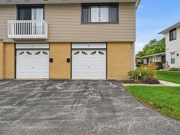 3rd image of 124 Fairlane Ct APT D