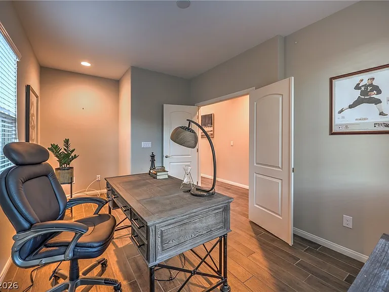 3213 Molinos Dr — Photo 28