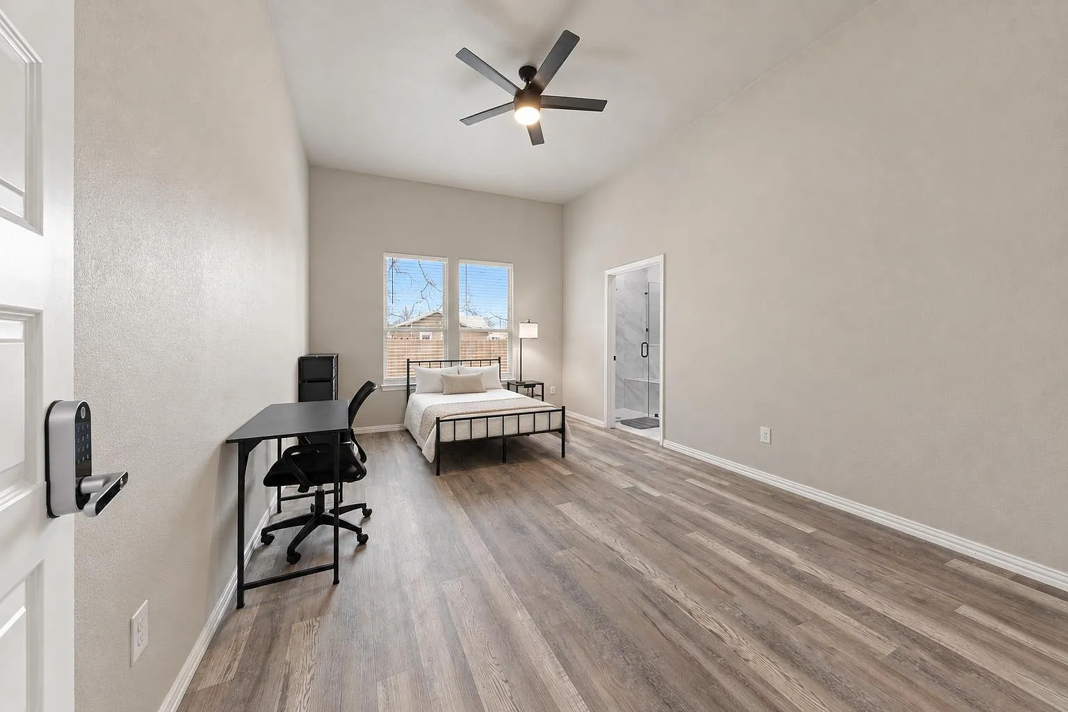4 bed, 4.0 bath, 2282 sqft, $1,161 — Photo 2