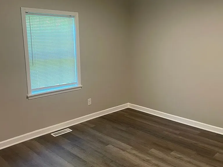 290 Hialeah Ct — Photo 9