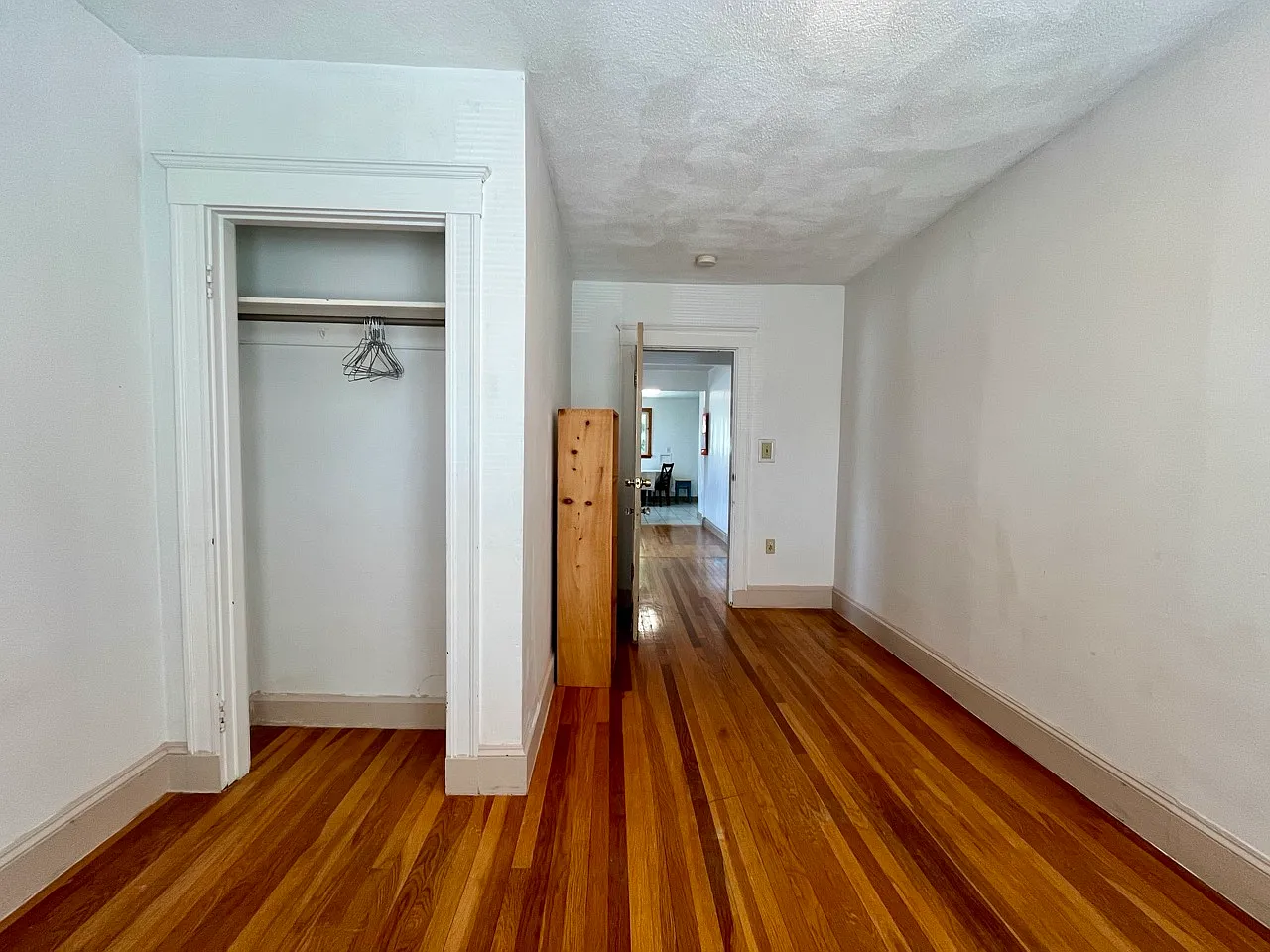 3 bed, 1000 sqft, $2,700 — Photo 2