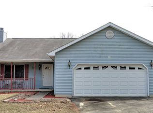 881 Holiday Dr, Sandwich, IL