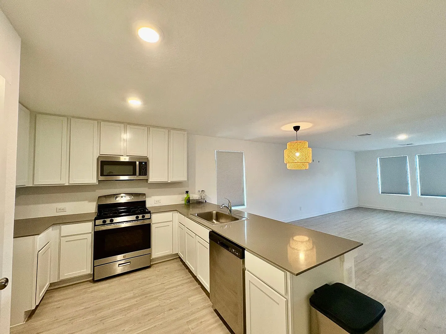 2741 Martell - 4/Bed 2.5/Bath - $2500/month — Photo 2