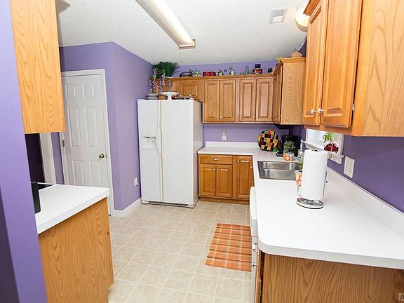 4th image of 105 Justin Ave