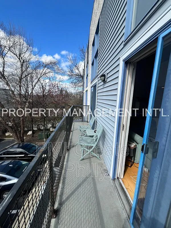 3 bed, 3.0 bath, $2,300 — Photo 3