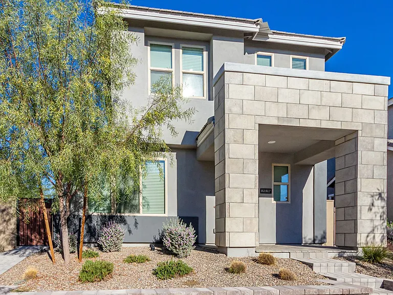 2026 W Desert Hollow Dr — Photo 1