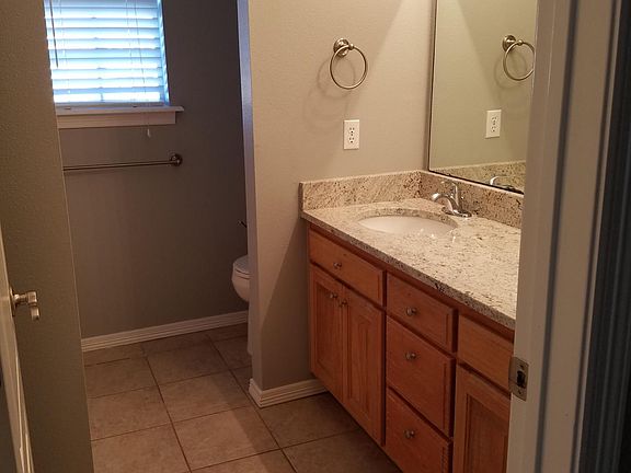 4th image of 3907 SW Huckleberry St