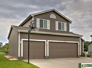 1908 Ridgeview Dr, Papillion, NE 68046