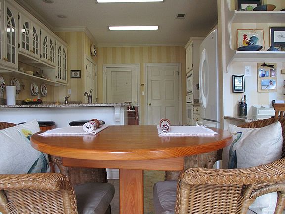 5th image of 102 Oakwood Ln