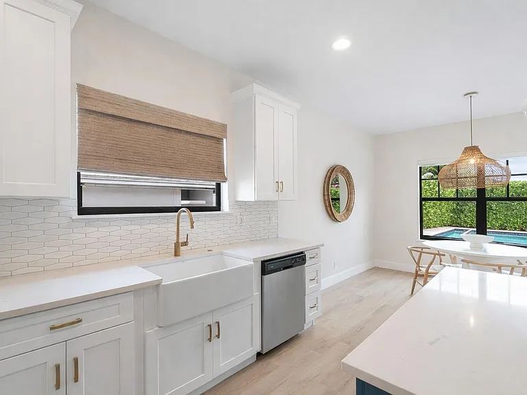 7606 S Olive Ave — Photo 12