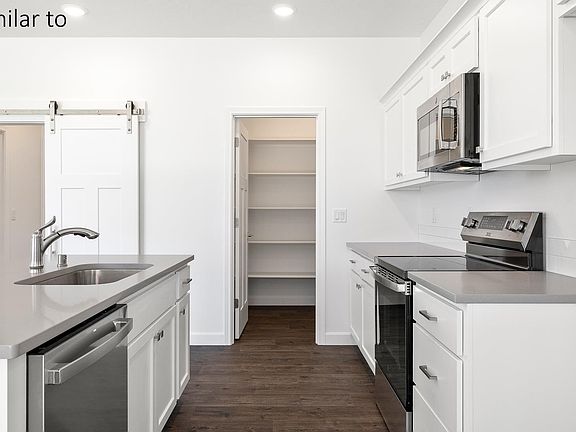 4th image of 210 Packer St