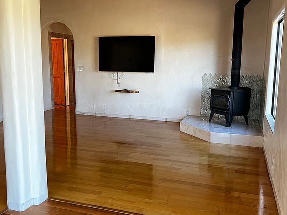 4th image of 10 Lucero Rd