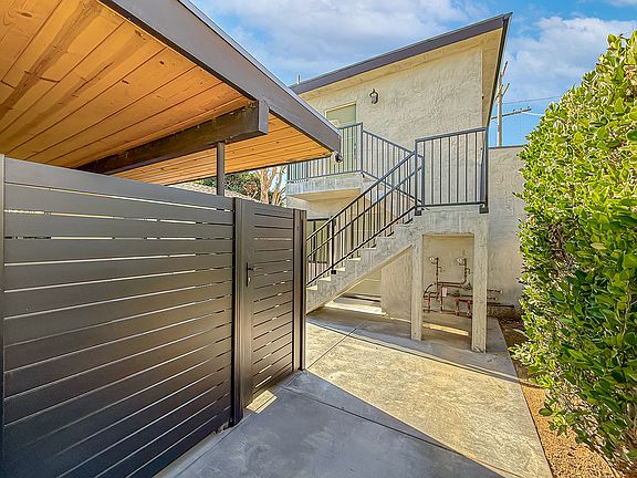 2nd image of 2621 Veteran Ave #1