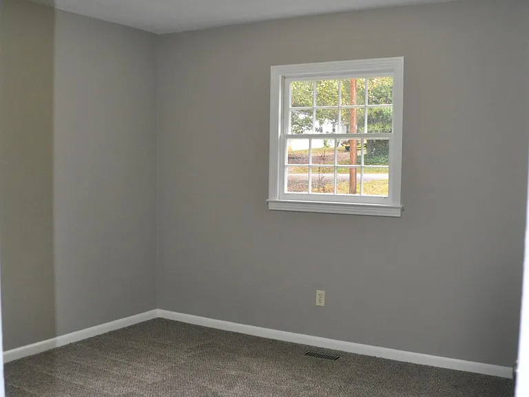 540 Owens Dr — Photo 10