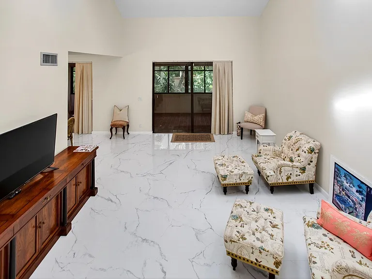 7865 La Mirada Dr — Photo 11