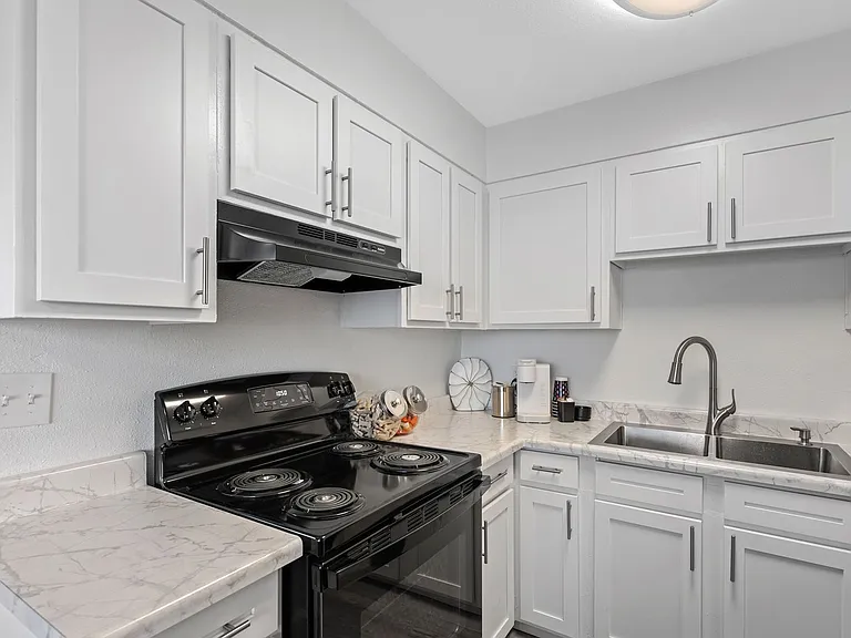 Phoenix Apartments — Photo 15