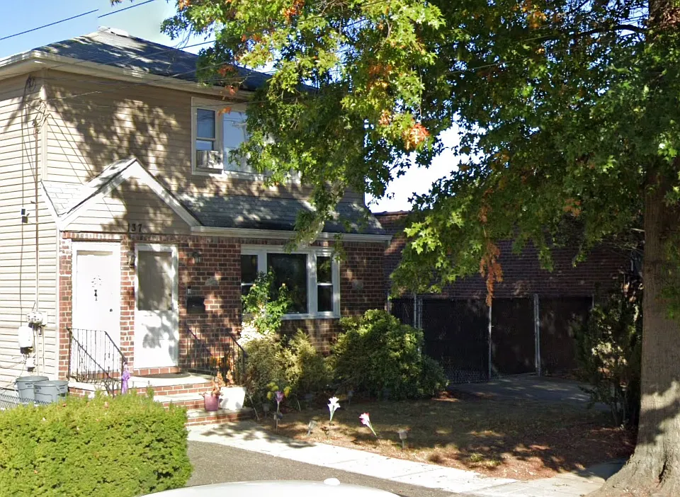 137 Nassau Blvd #2