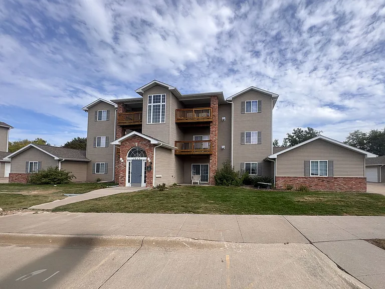 2824 Triple Crown Ln #6 — Photo 2