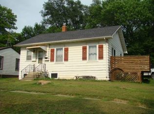 306 S 11th St, Chariton, IA 50049