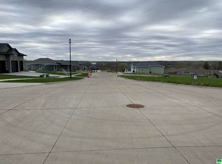 2600 Bings Ct, Sioux City, IA 51108