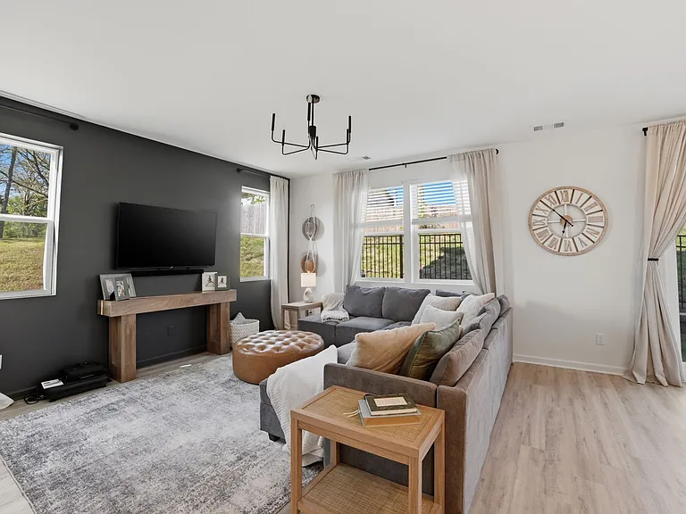 121 Timber Crest Trl — Photo 5